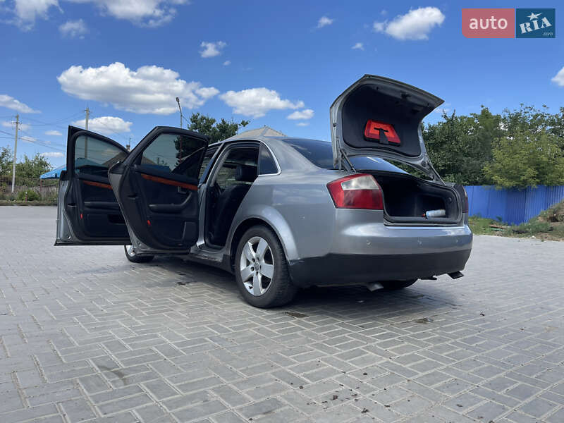 Седан Audi A4 2001 в Краматорске