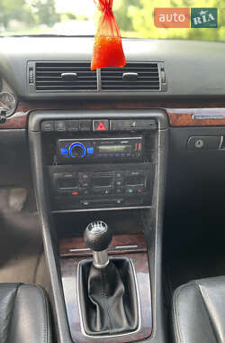 Седан Audi A4 2001 в 