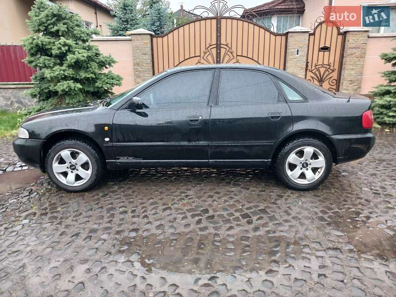 Седан Audi A4 1997 в Мукачево