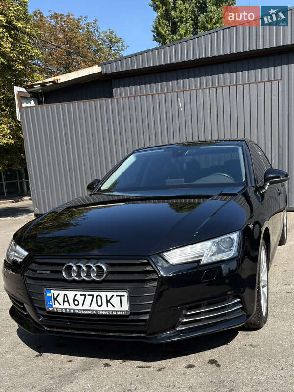Седан Audi A4 2015 в Киеве