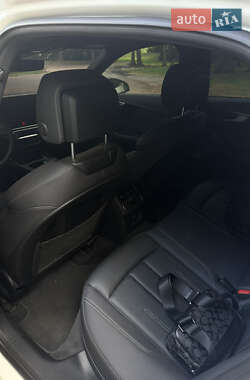 Седан Audi A4 2020 в 