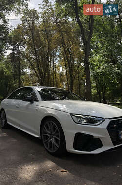Седан Audi A4 2020 в 