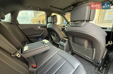 Седан Audi A4 2019 в 