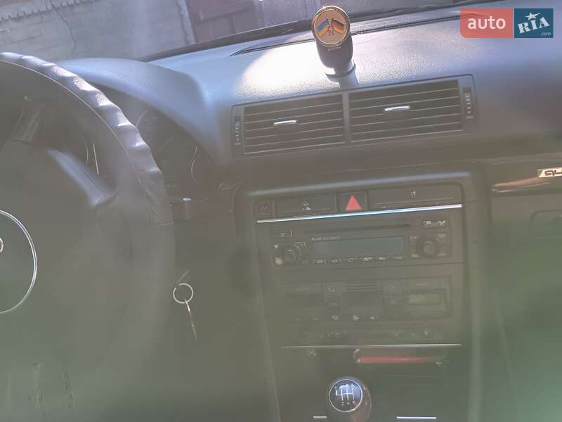 Седан Audi A4 2001 в Первомайске