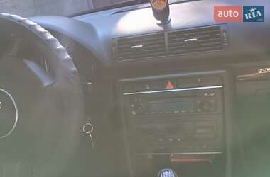 Седан Audi A4 2001 в 