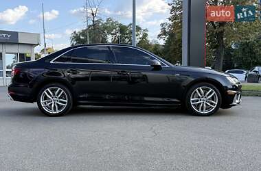 Седан Audi A4 2019 в 