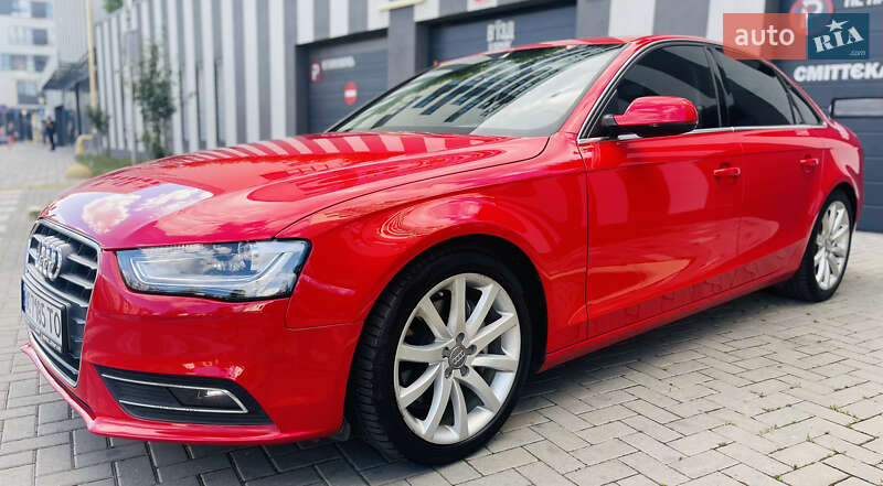 Седан Audi A4 2013 в Львове