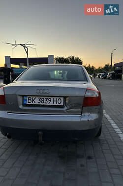 Седан Audi A4 2004 в 