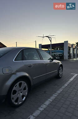 Седан Audi A4 2004 в 