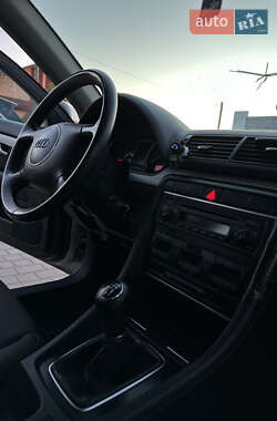 Седан Audi A4 2004 в 