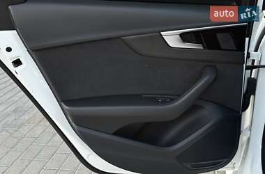 Седан Audi A4 2021 в 