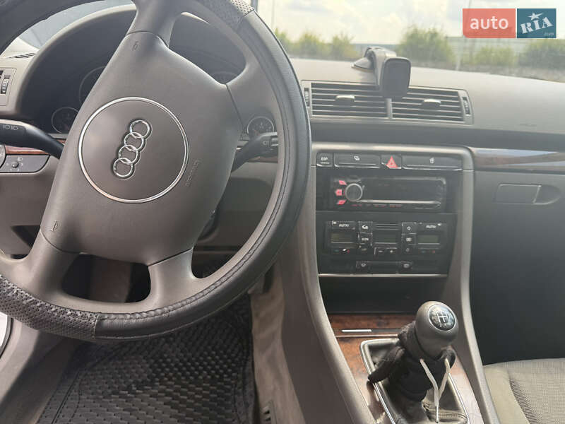 Седан Audi A4 2002 в Могилев-Подольске