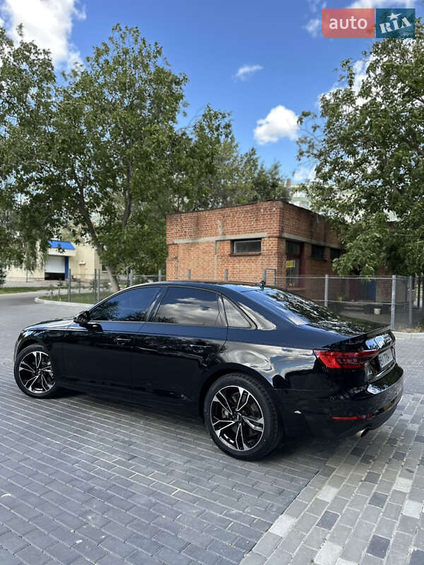 Седан Audi A4 2016 в Полтаве