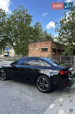 Седан Audi A4 2016 в 