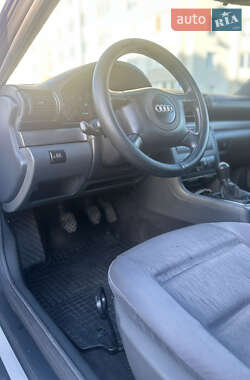Седан Audi A4 2001 в 