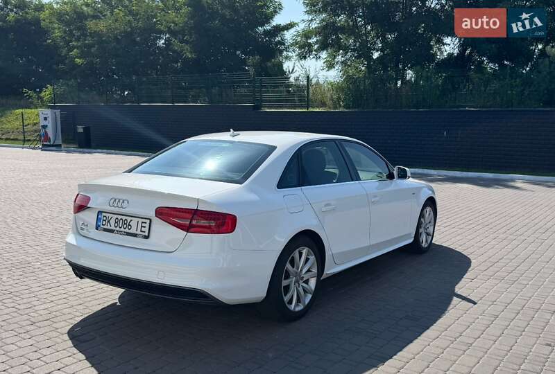 Седан Audi A4 2014 в Ровно