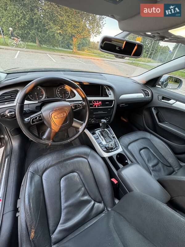 Седан Audi A4 2012 в Киеве