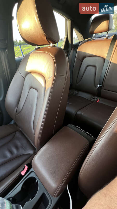 Седан Audi A4 2014 в Нововолынске