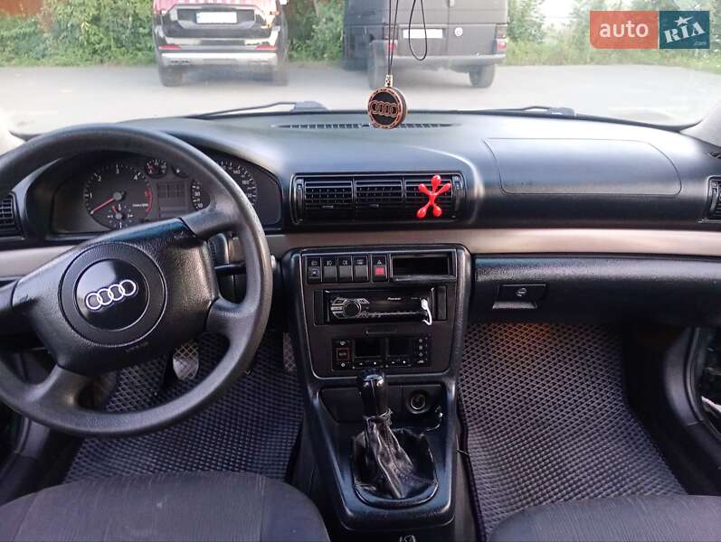 Седан Audi A4 1999 в Ровно