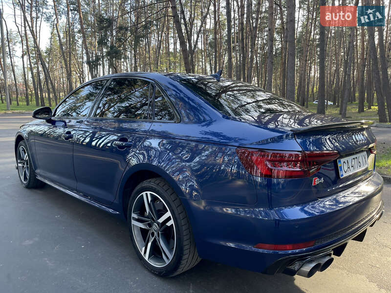Седан Audi A4 2017 в Киеве