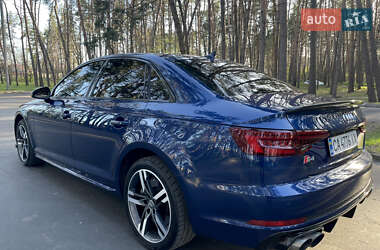 Седан Audi A4 2017 в 