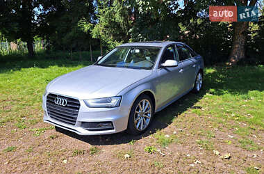 Седан Audi A4 2015 в Львові