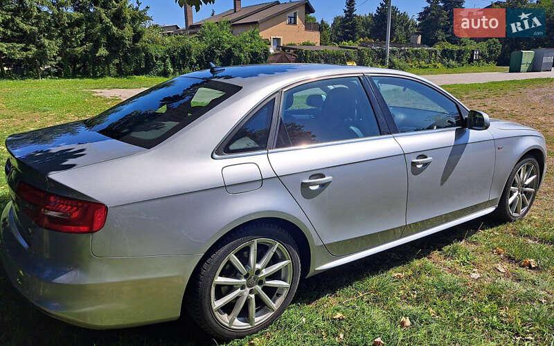 Седан Audi A4 2015 в Львове
