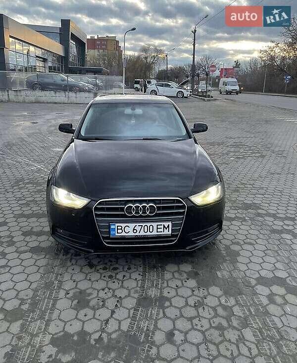 Седан Audi A4 2014 в Луцке