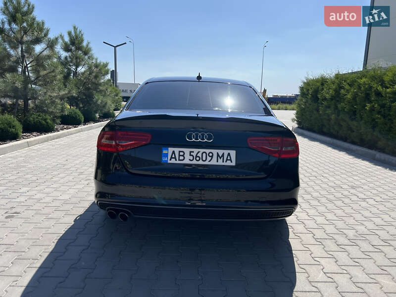 Седан Audi A4 2013 в Виннице