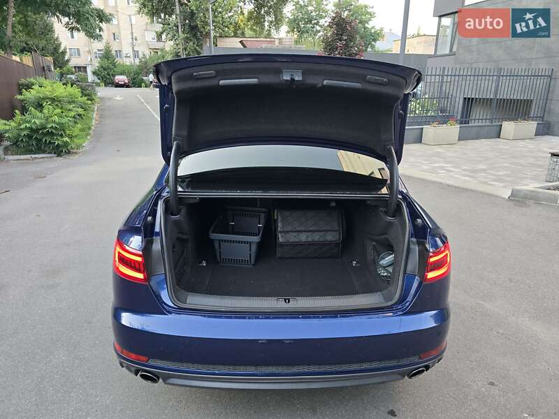 Седан Audi A4 2018 в Киеве