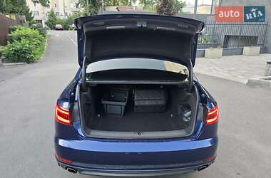 Седан Audi A4 2018 в 