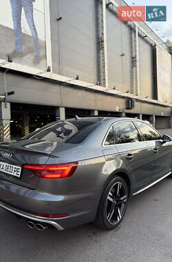 Седан Audi A4 2018 в 