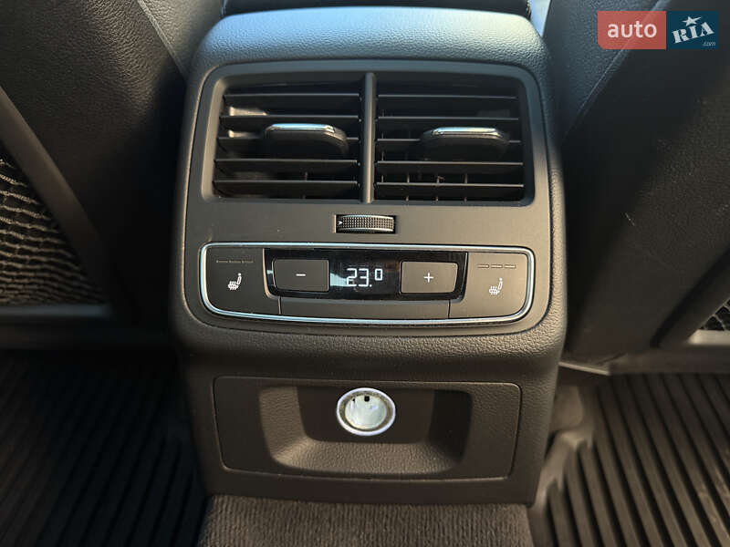 Седан Audi A4 2018 в Львове