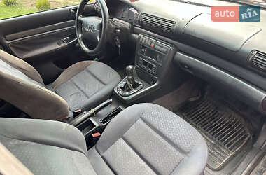 Седан Audi A4 1995 в 