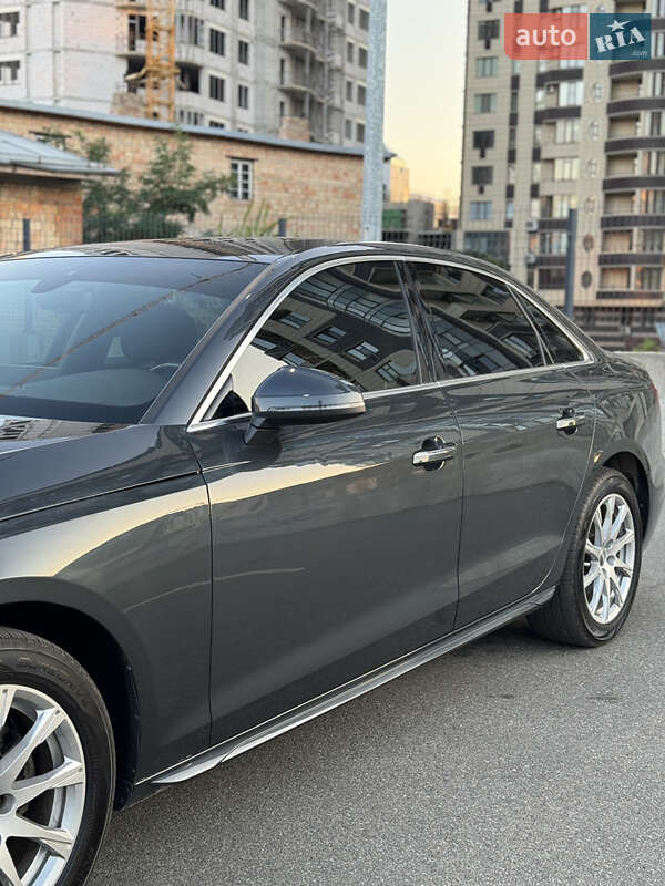 Седан Audi A4 2020 в Киеве