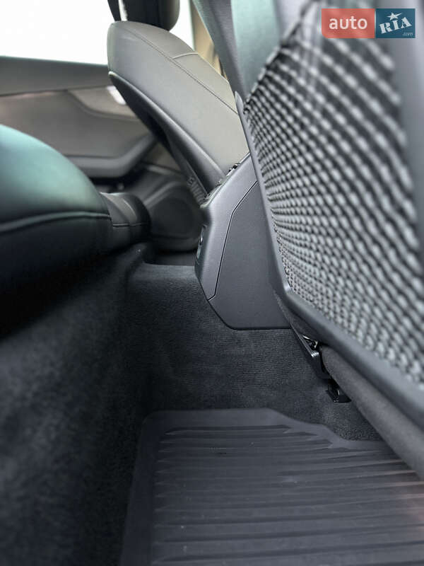 Седан Audi A4 2020 в Киеве