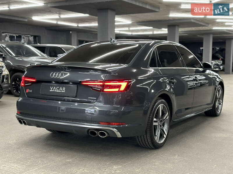 Седан Audi A4 2018 в Харкові