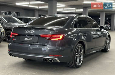 Седан Audi A4 2018 в 