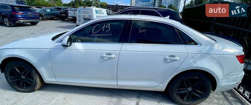 Седан Audi A4 2016 в Киеве