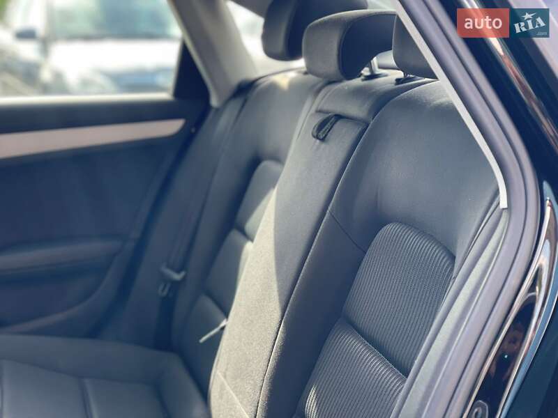 Седан Audi A4 2012 в Ужгороде