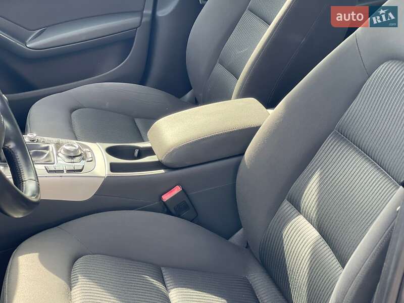 Седан Audi A4 2012 в Ужгороде