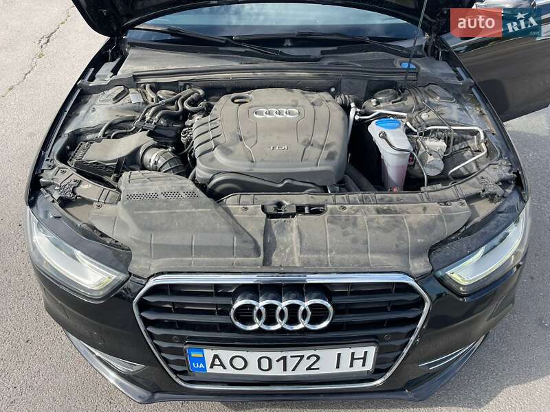 Седан Audi A4 2012 в Ужгороде