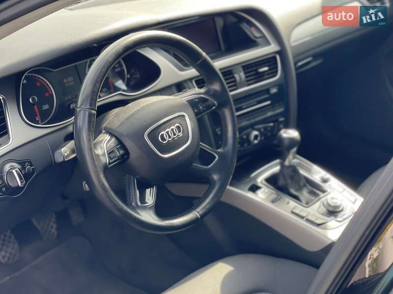 Седан Audi A4 2012 в Ужгороде