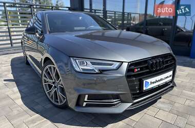 Седан Audi A4 2019 в 