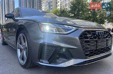 Седан Audi A4 2022 в 