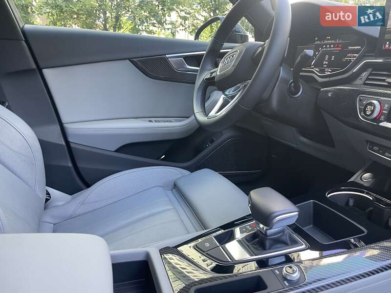 Седан Audi A4 2022 в Киеве