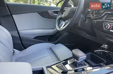 Седан Audi A4 2022 в 