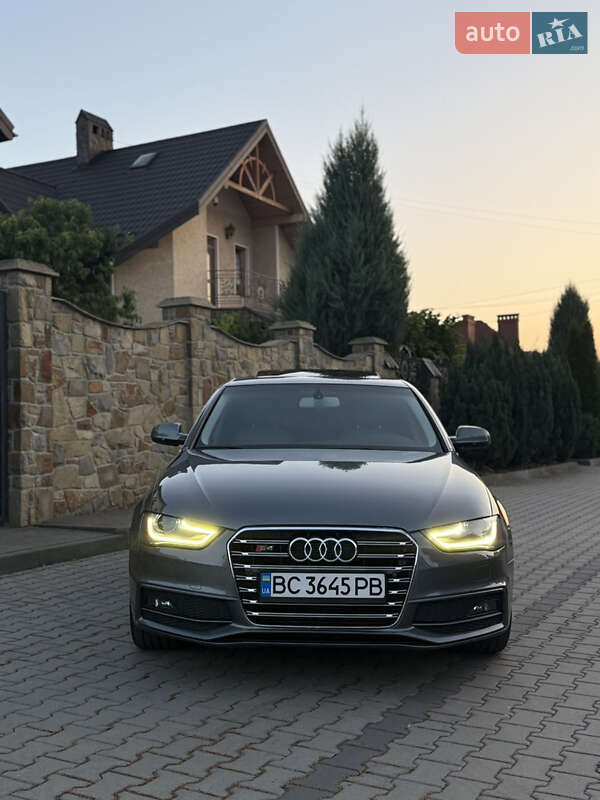 Седан Audi A4 2012 в Львове