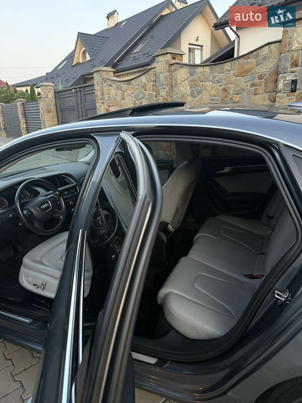 Седан Audi A4 2012 в Львове