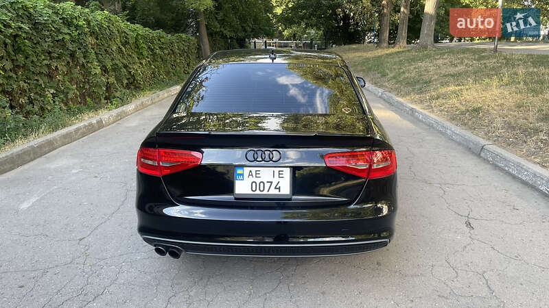 Седан Audi A4 2013 в Днепре